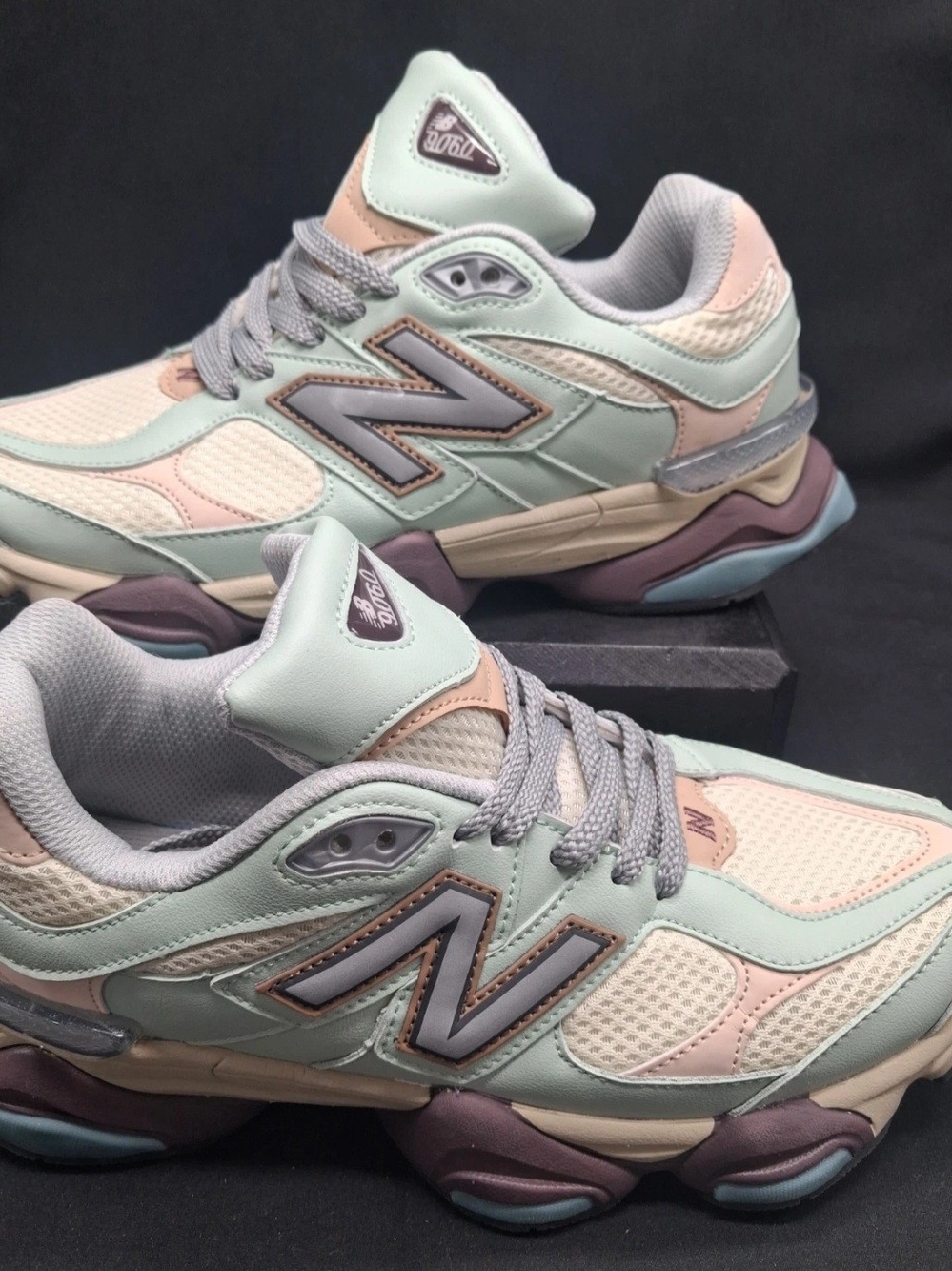 New Balance 9060 Women’s Mint & Cream Running/ Training  Sneakers. NWOT.